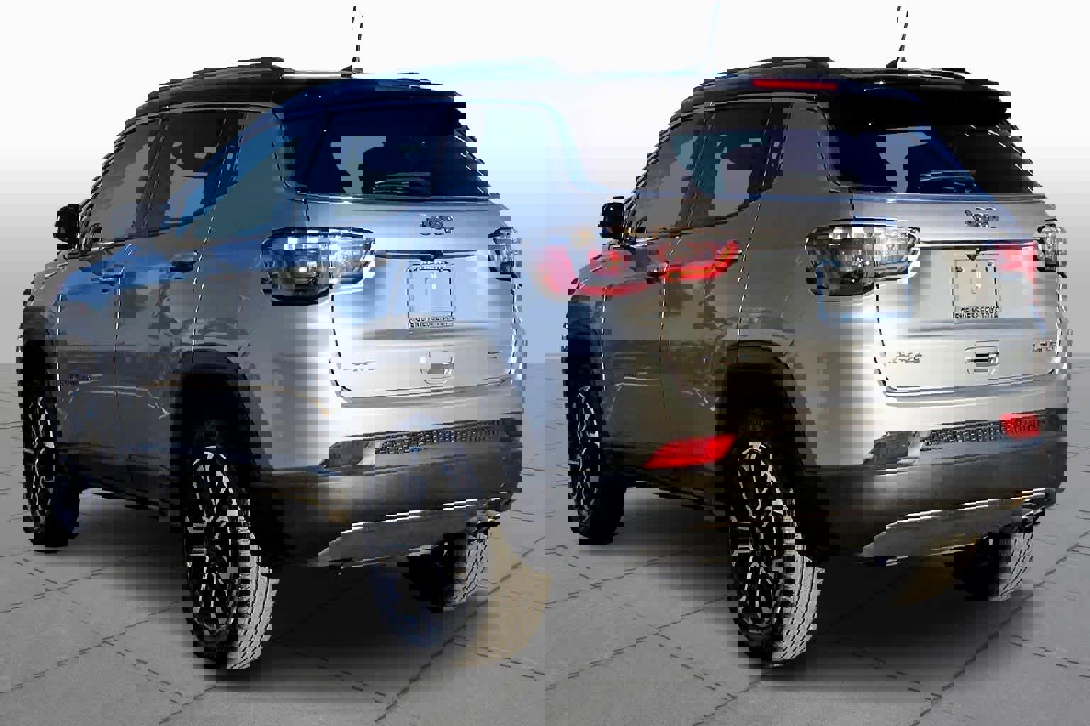 Used 2022 Jeep Compass Limited image 11