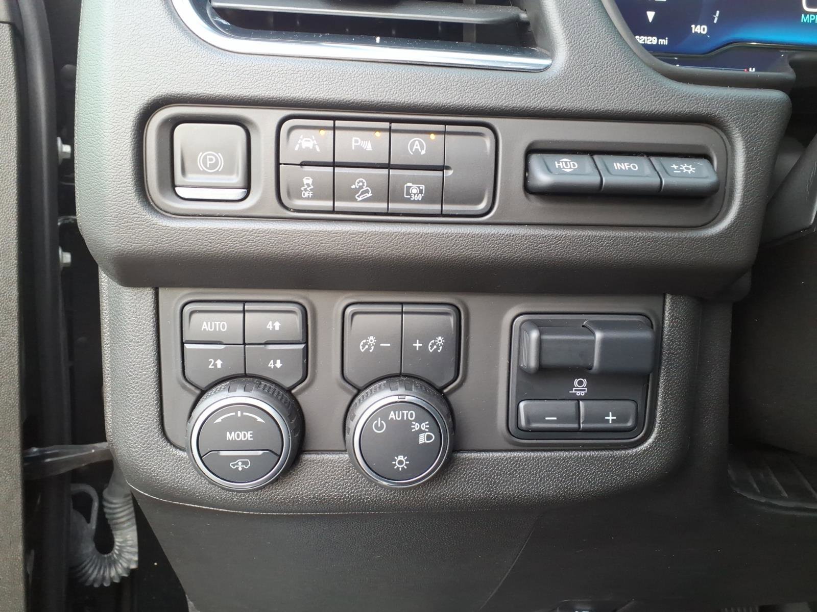 Used 2023 Chevrolet Suburban High Country AWD/4WD image 16