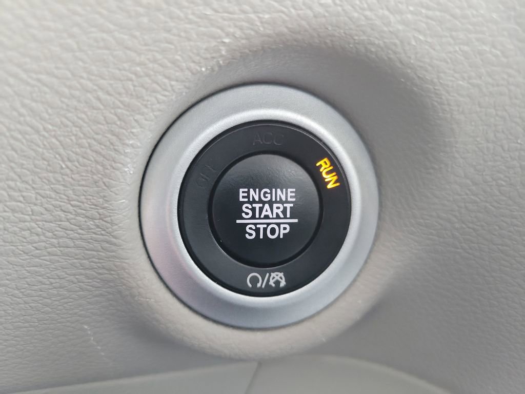 Used 2024 Chrysler Pacifica Touring-L image 32
