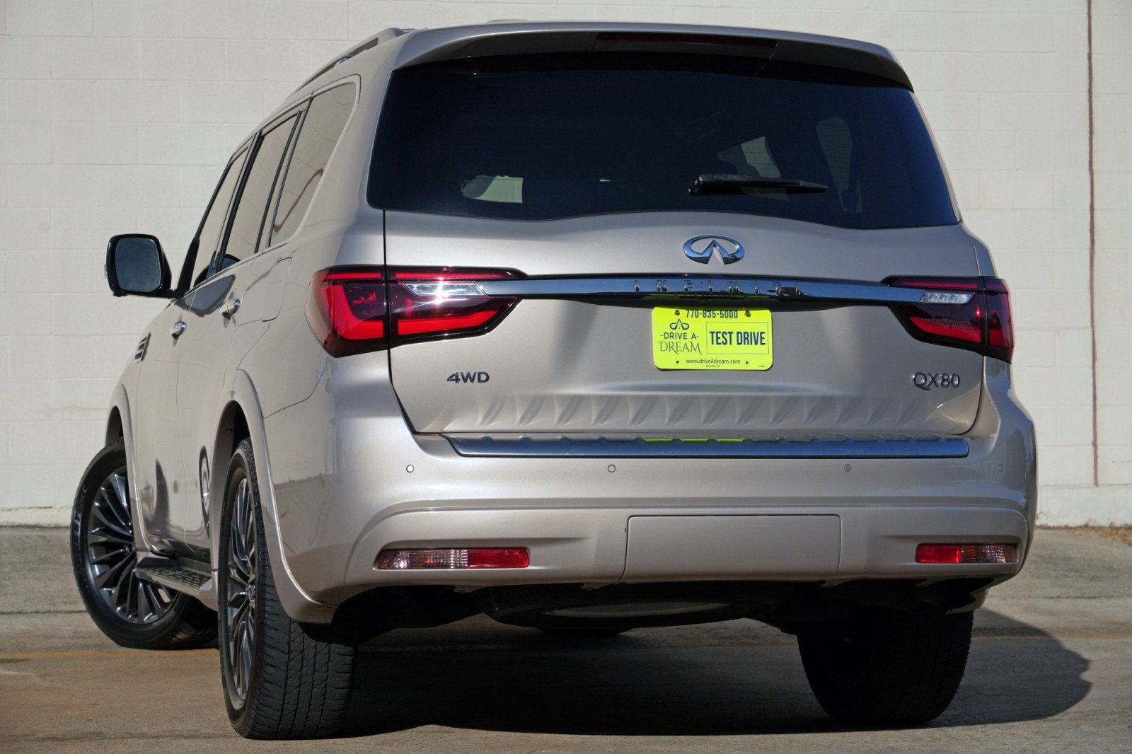 Used 2024 INFINITI QX80 Sensory AWD/4WD image 6