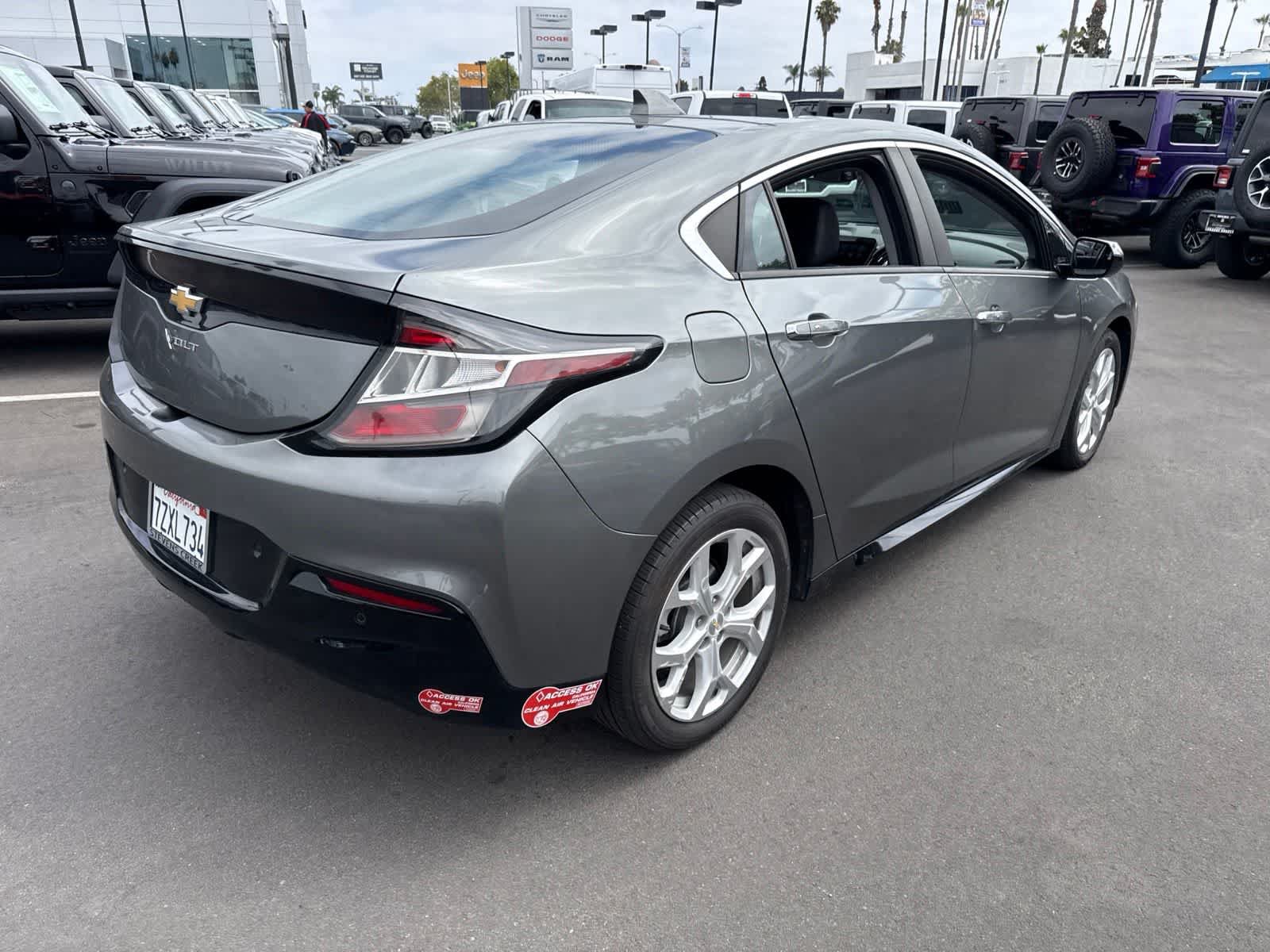 Used 2017 Chevrolet Volt Premier w/ Driver Confidence II Package FWD image 14