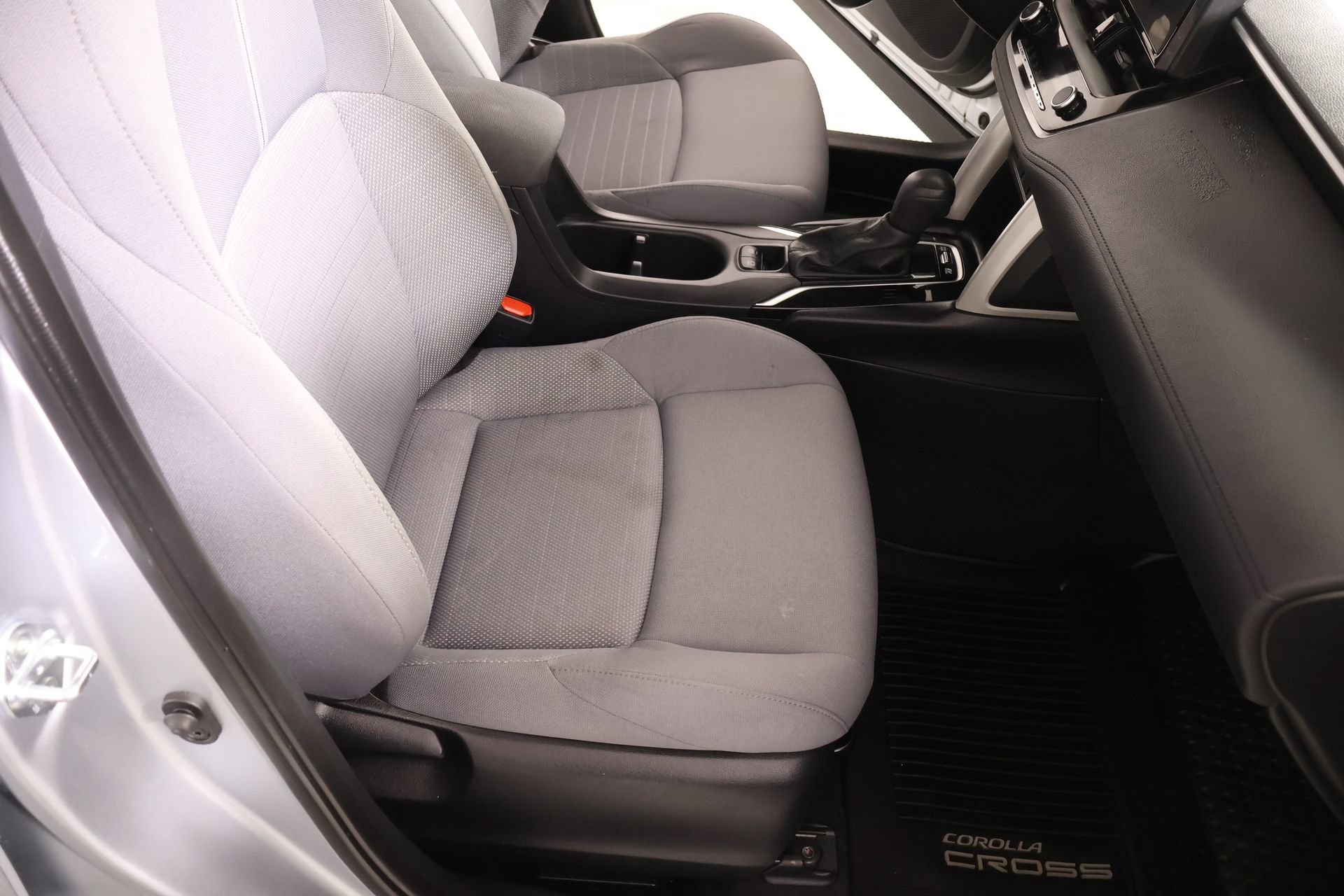 Used 2025 Toyota Corolla Cross AWD Hybrid image 12