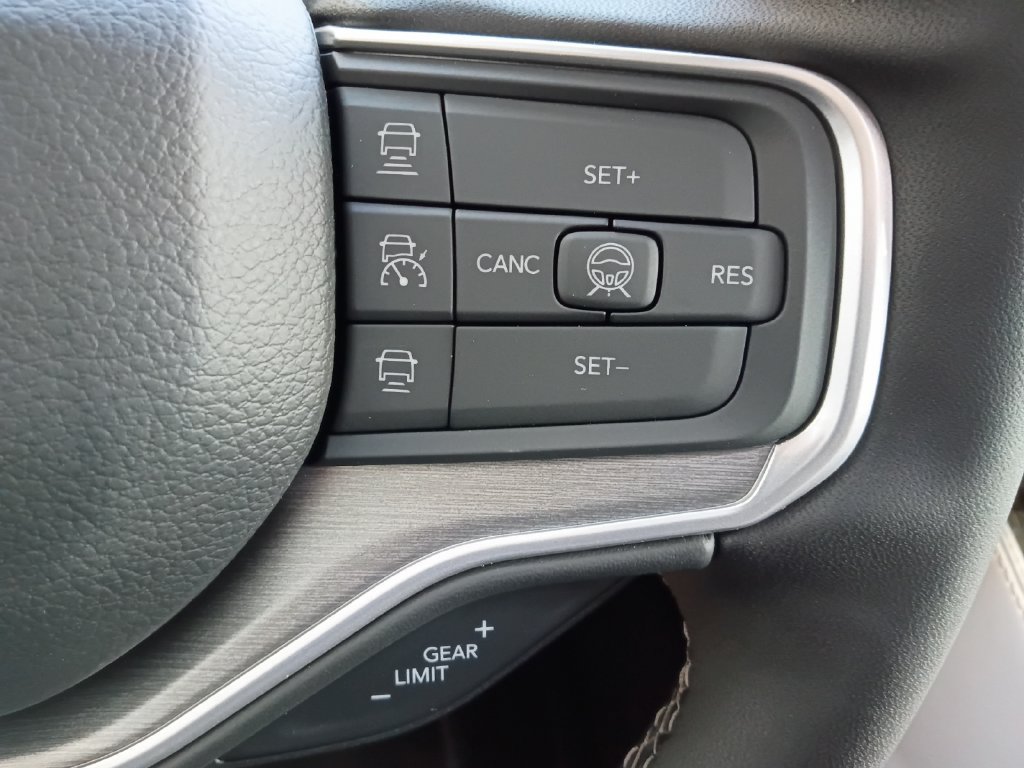 New 2026 Jeep Grand Wagoneer L Limited AWD/4WD image 25