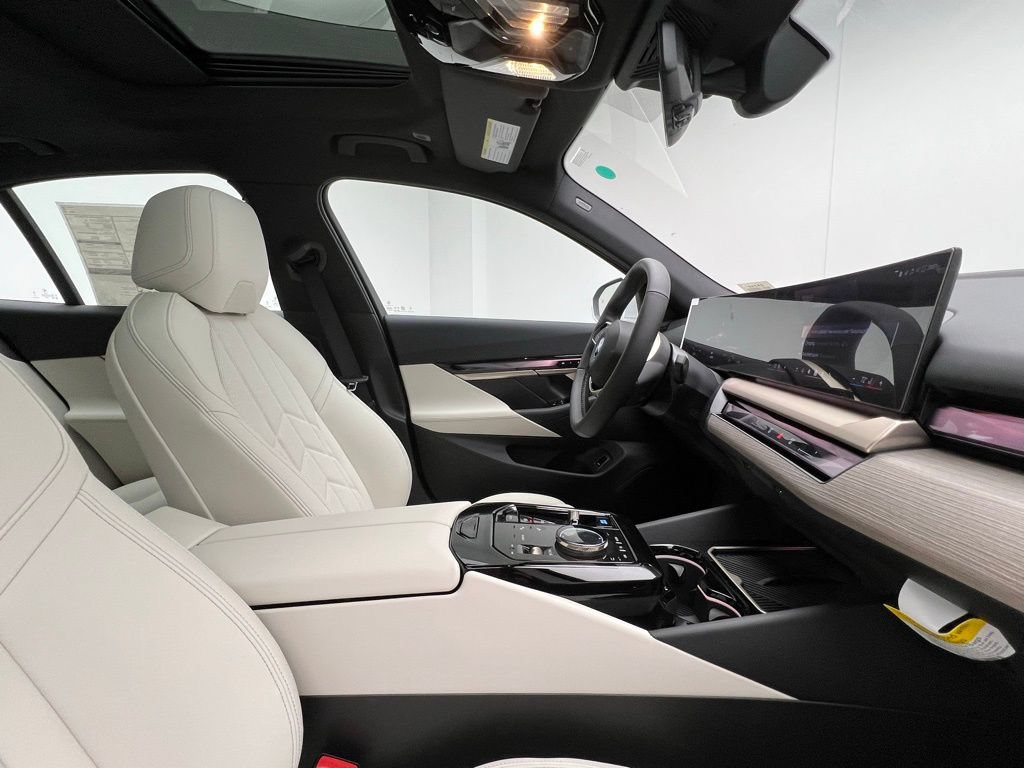 Used 2026 BMW i5 eDrive40 w/ Premium Package RWD image 6