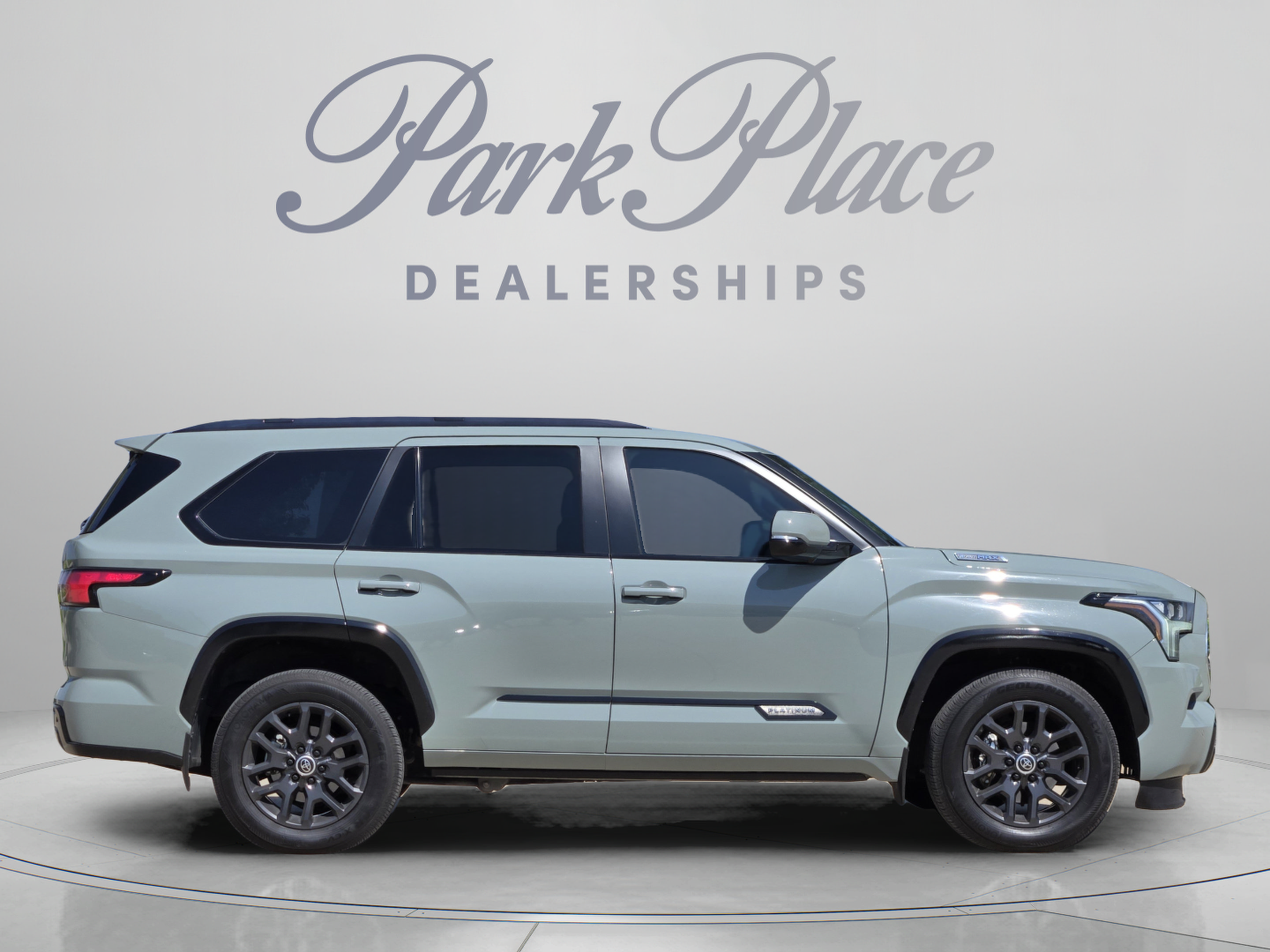 Used 2024 Toyota Sequoia Platinum AWD/4WD image 6