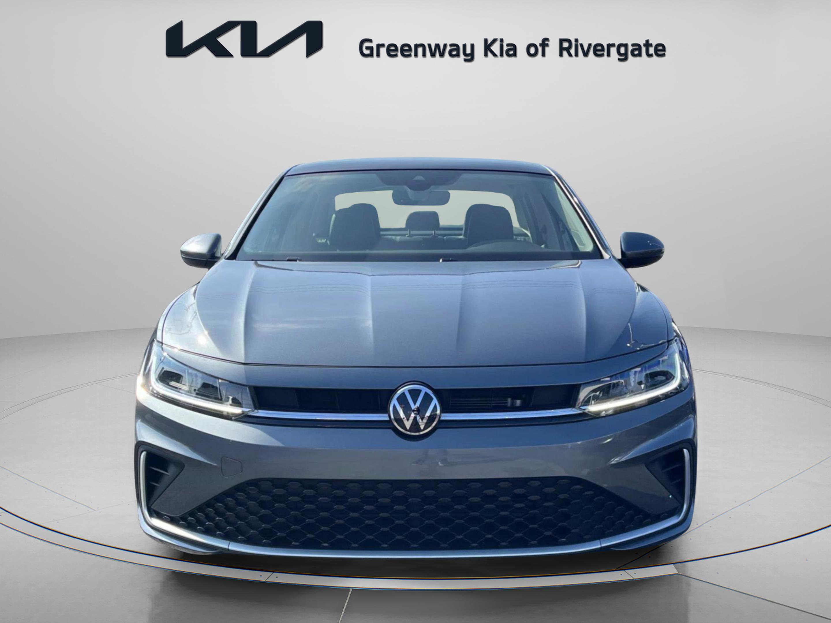 Used 2025 Volkswagen Jetta SE image 2