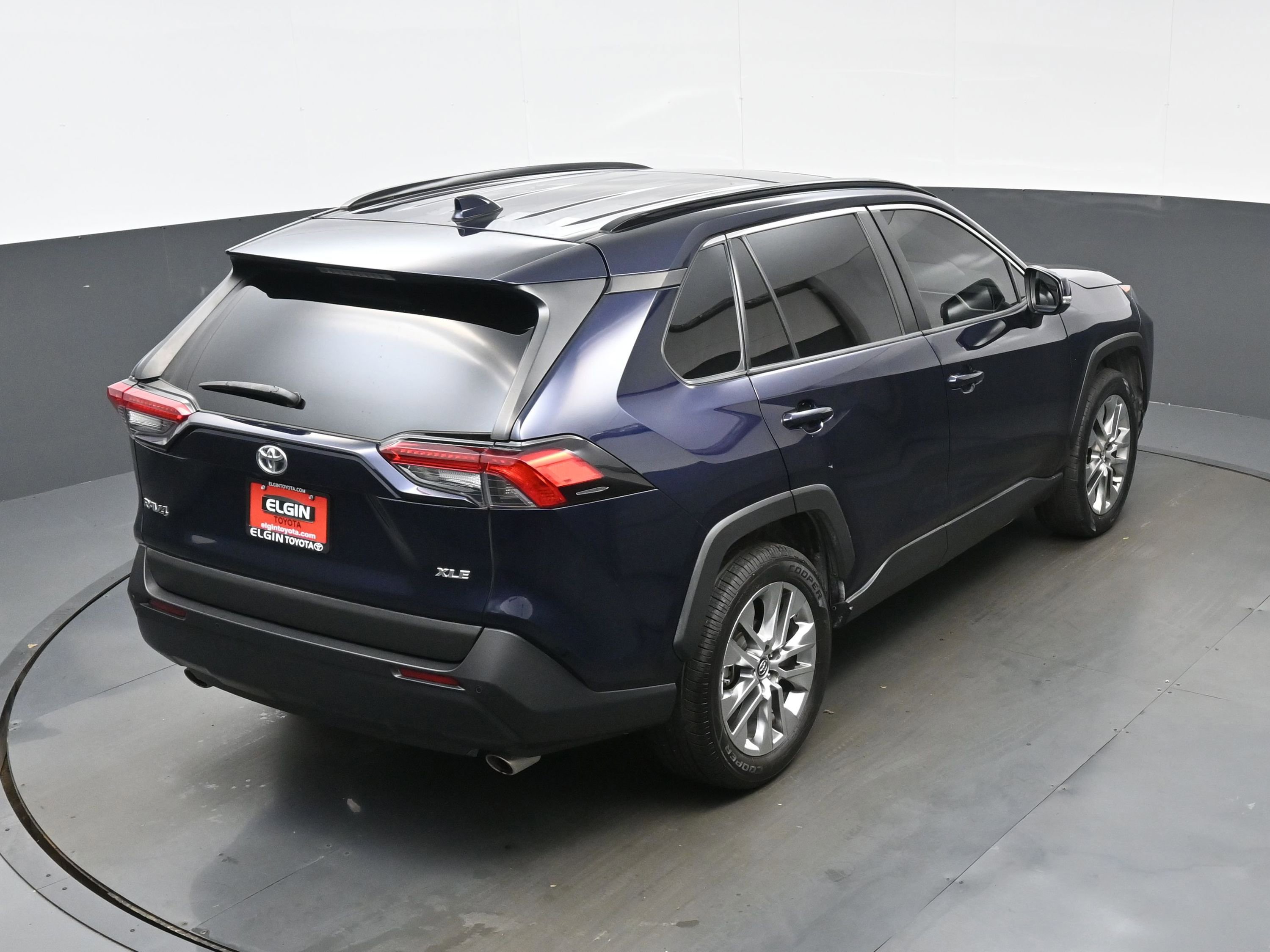 Used 2020 Toyota RAV4 XLE Premium FWD image 40