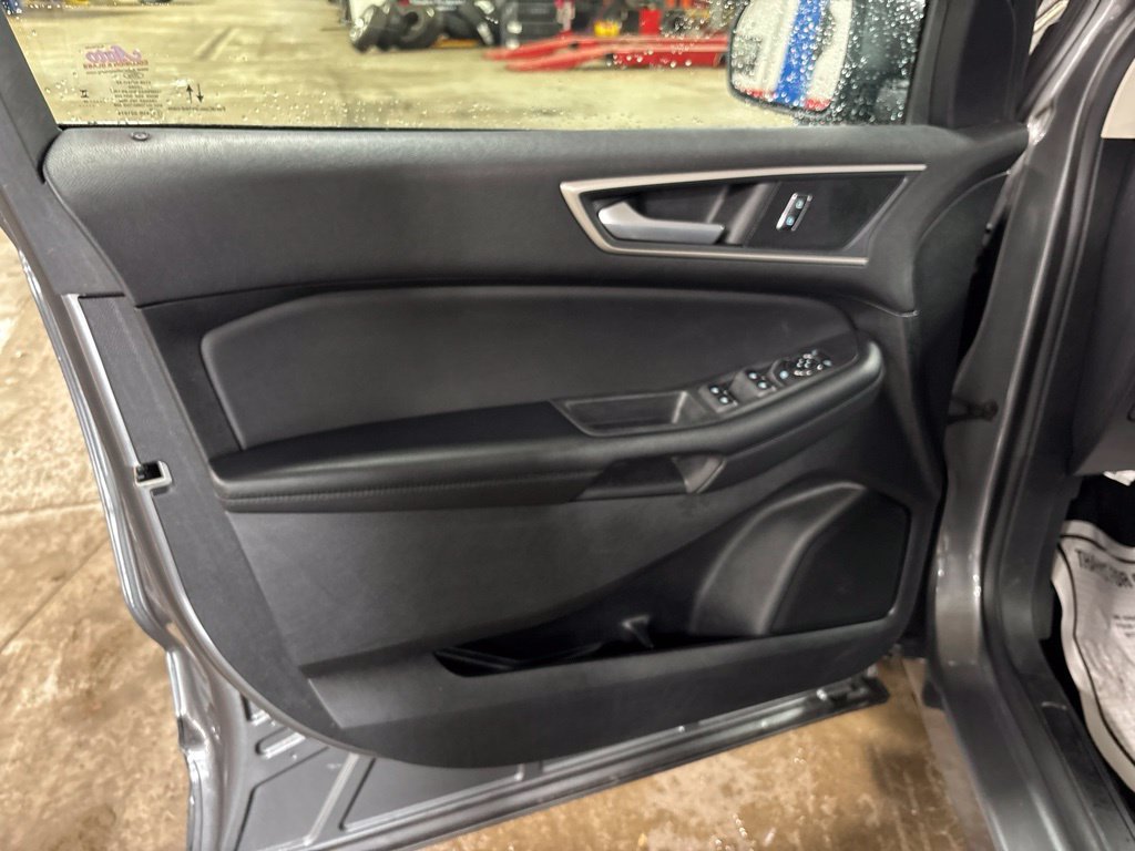 Used 2024 Ford Edge SEL AWD/4WD image 16