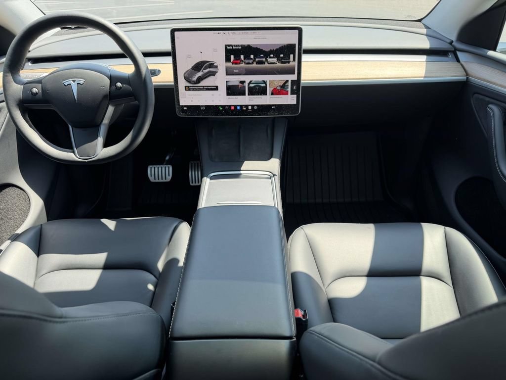 Used 2024 Tesla Model Y Performance AWD/4WD image 2