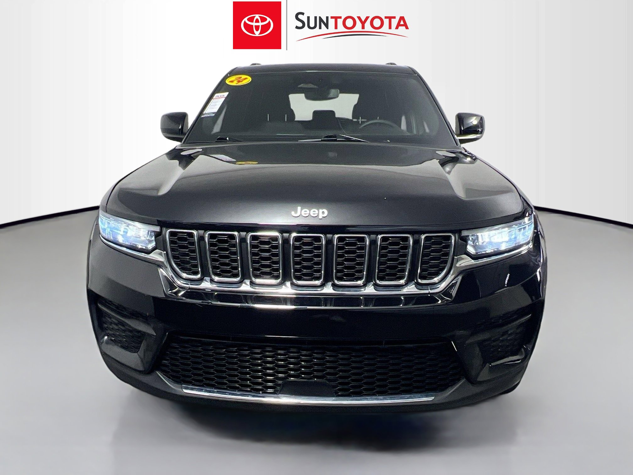 Used 2024 Jeep Grand Cherokee Laredo w/ Trailer Tow Package image 10