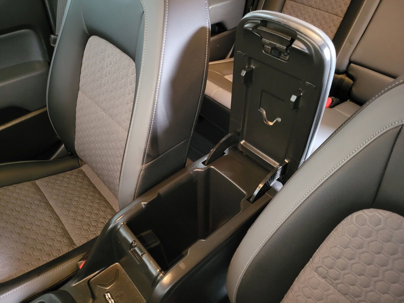 Used 2020 Chevrolet Colorado Z71 image 28