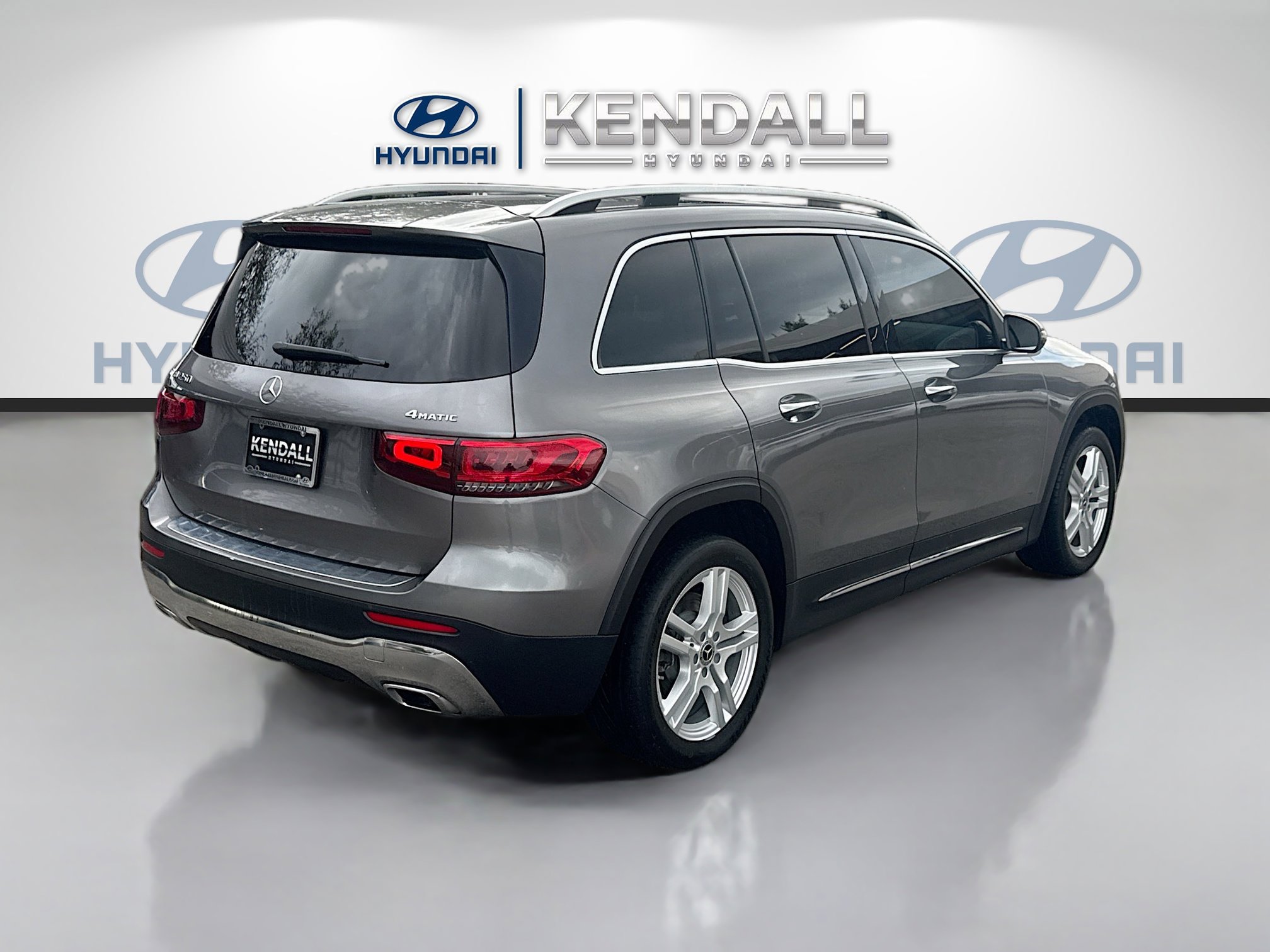 Used 2021 Mercedes-Benz GLB 250 4MATIC w/ Premium Package image 6