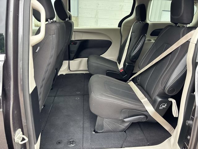 Used 2023 Chrysler Voyager LX FWD image 15