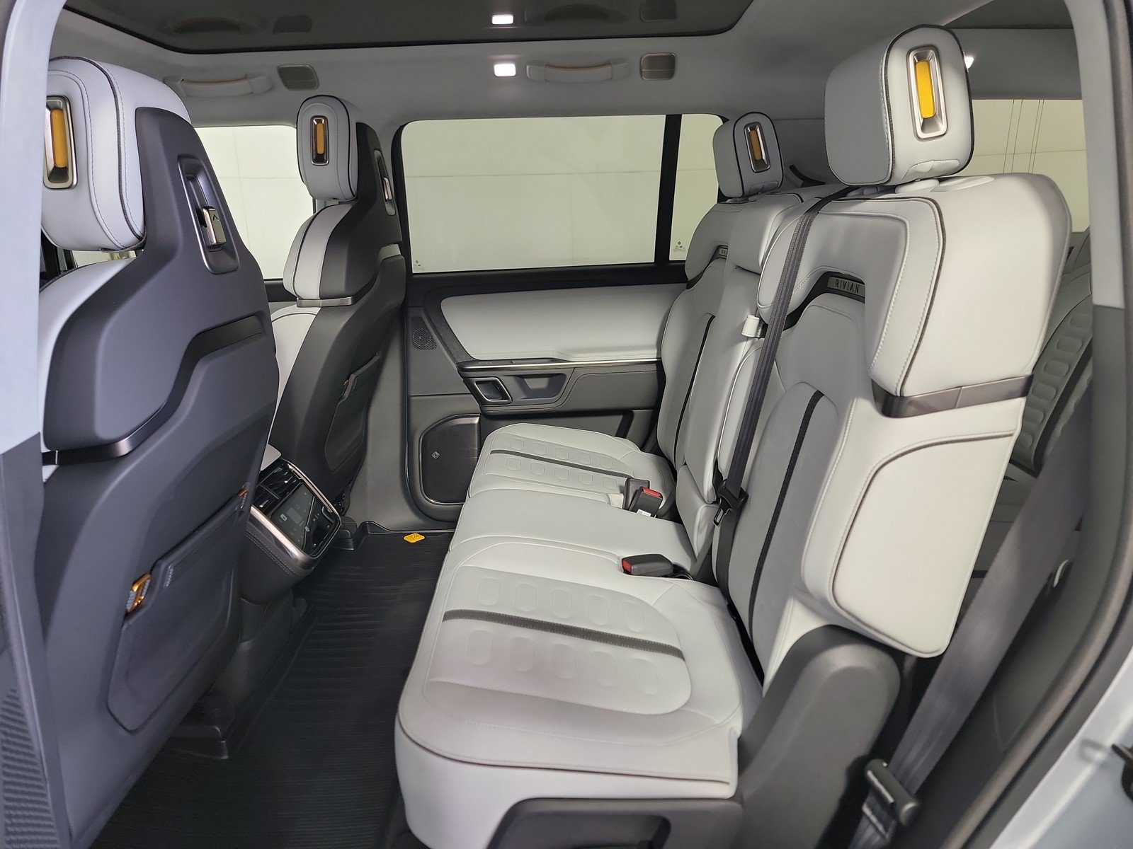 Used 2023 Rivian R1S Adventure AWD/4WD image 21