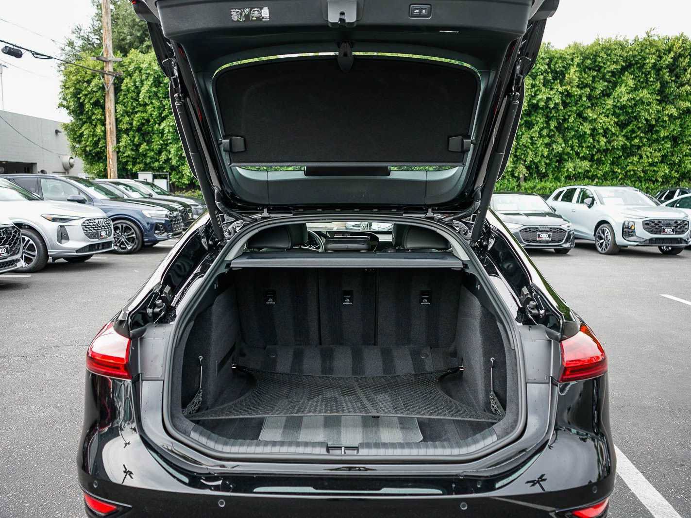 Used 2025 Audi A6 e-tron Premium Plus w/ Premium Plus image 26