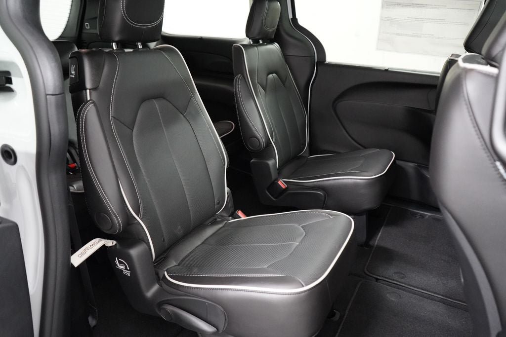 New 2027 Chrysler Pacifica Limited w/ S Appearance Package AWD/4WD image 24