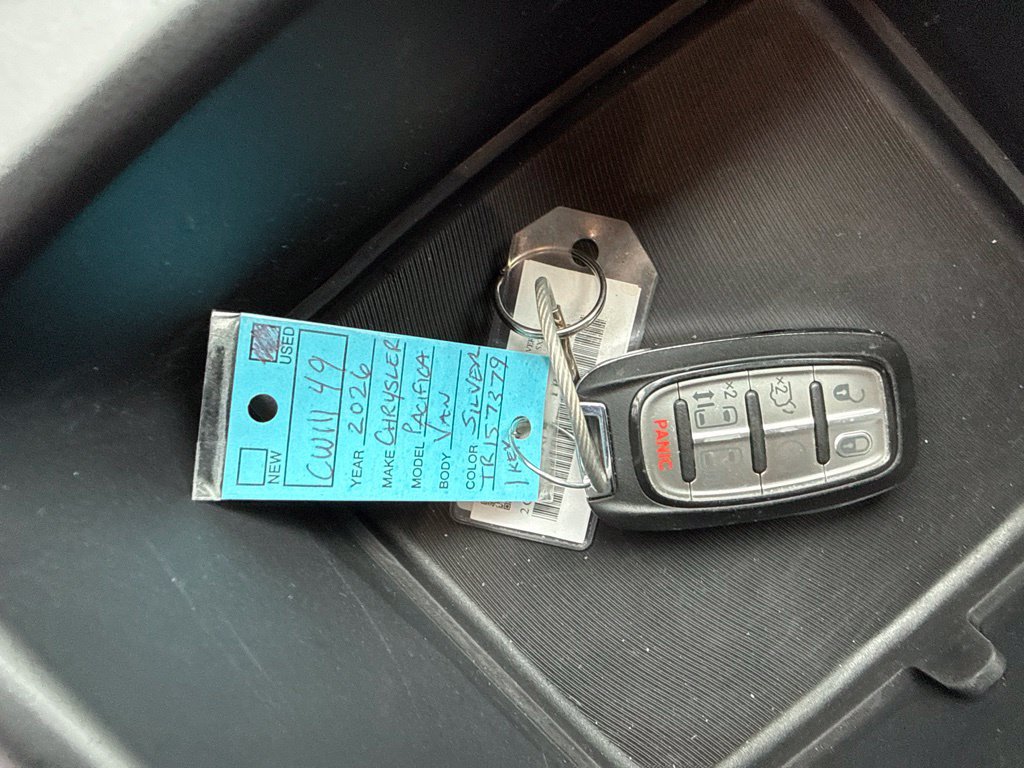 Used 2026 Chrysler Pacifica Select FWD image 34