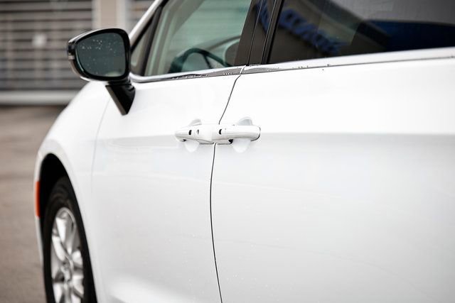 Used 2024 Chrysler Pacifica Touring-L image 8