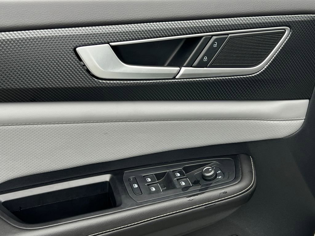 Certified 2024 Volkswagen Atlas Cross Sport SEL R-Line image 18