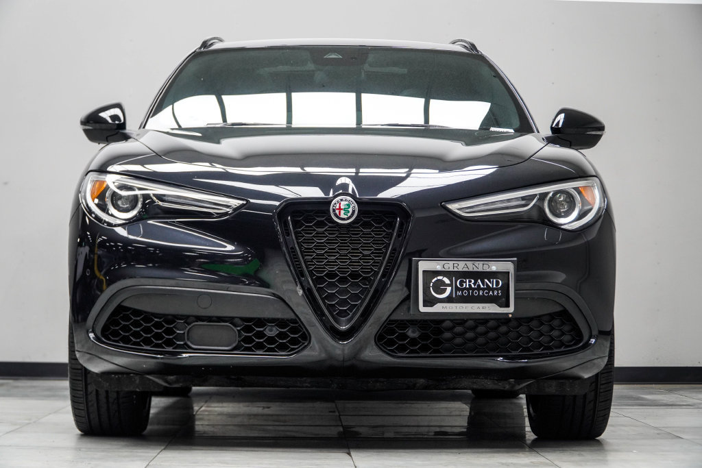Used 2023 Alfa Romeo Stelvio Veloce AWD/4WD image 13