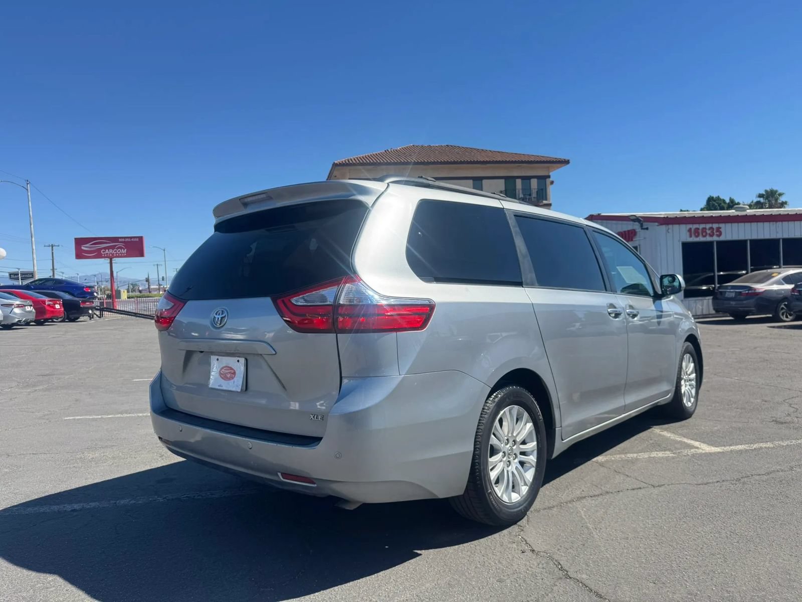 Used 2016 Toyota Sienna XLE w/ XLE Navigation Package FWD image 9