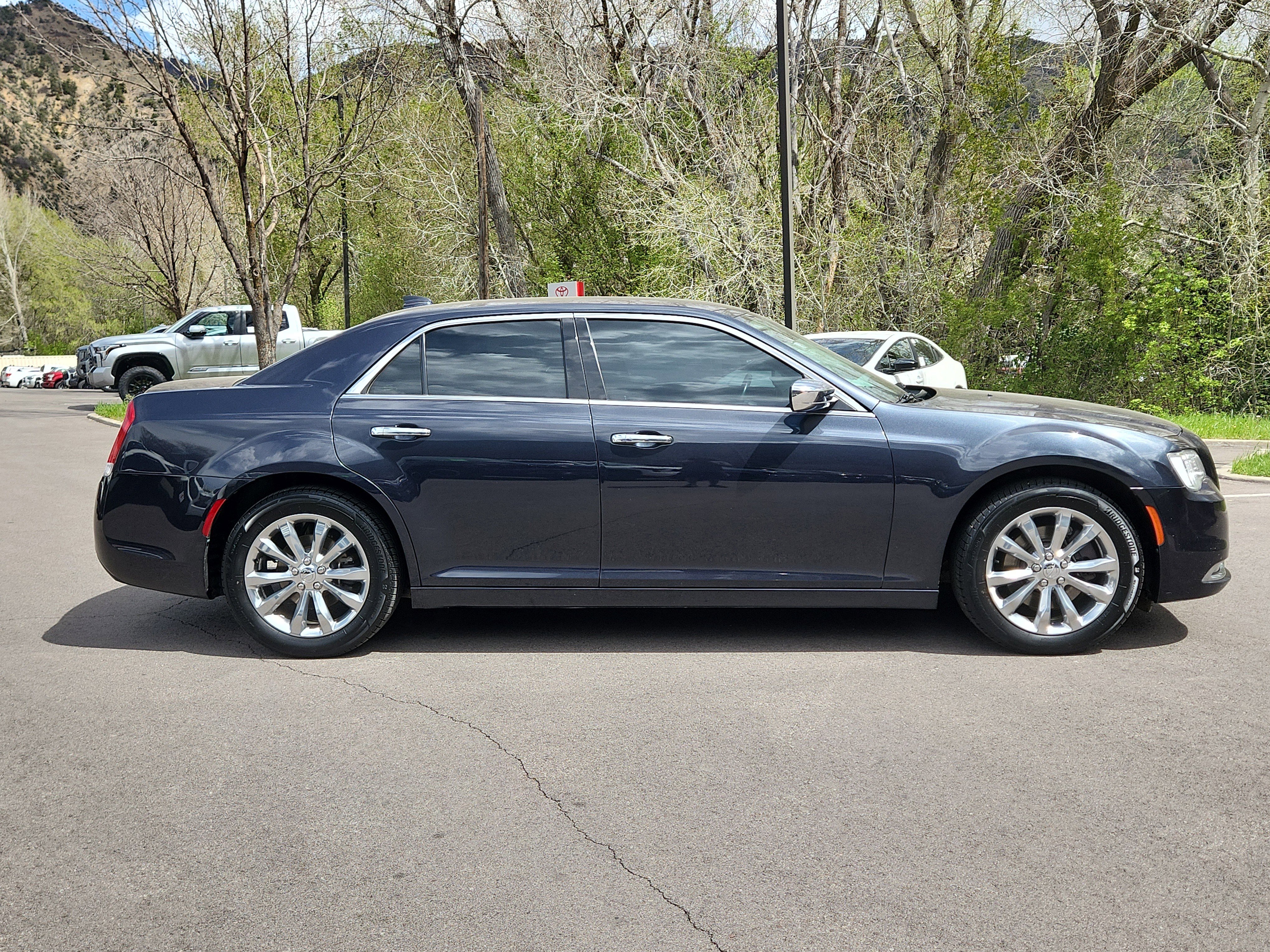Used 2018 Chrysler 300 Limited image 2
