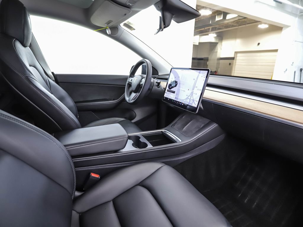 Used 2021 Tesla Model Y Long Range image 28