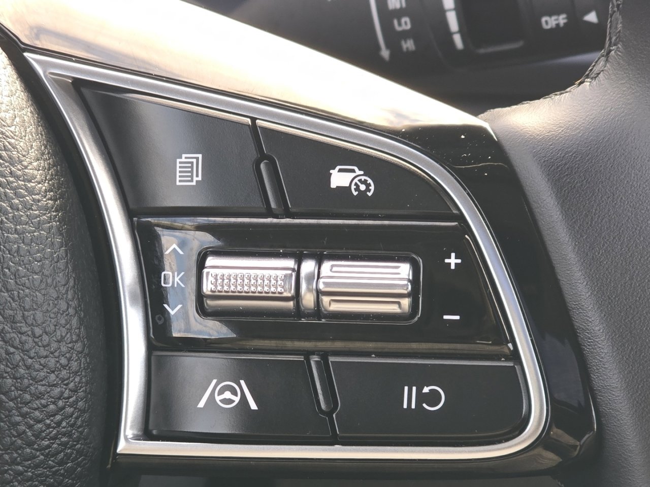 Used 2025 Kia Seltos EX w/ EX Sunroof Package image 33