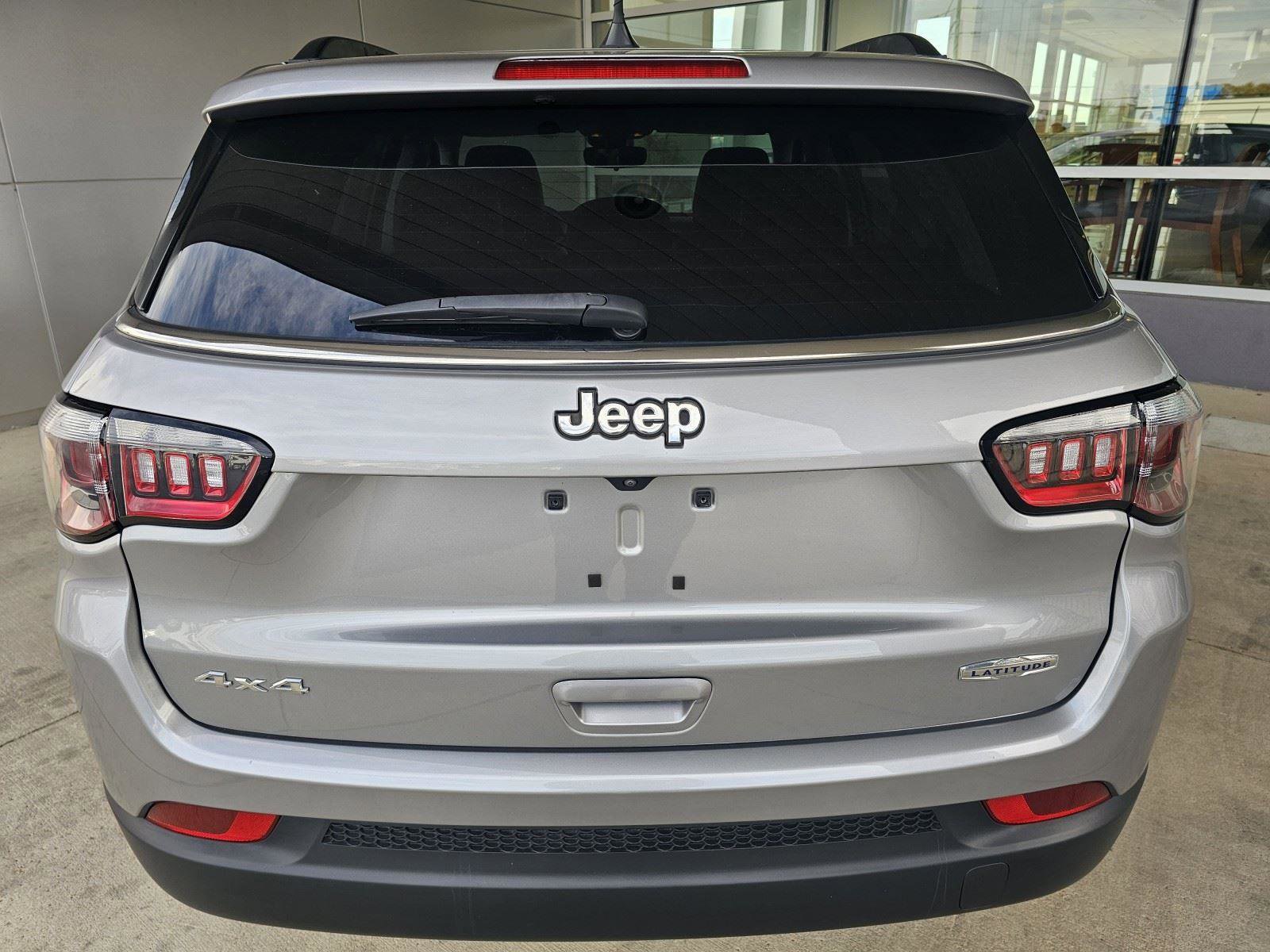 Used 2022 Jeep Compass Latitude image 4