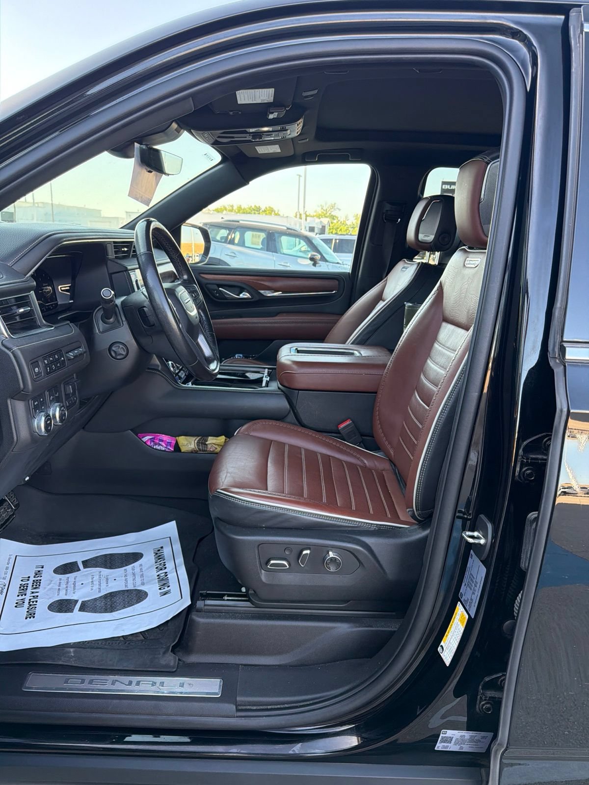 Used 2023 GMC Yukon XL Denali Ultimate AWD/4WD image 12