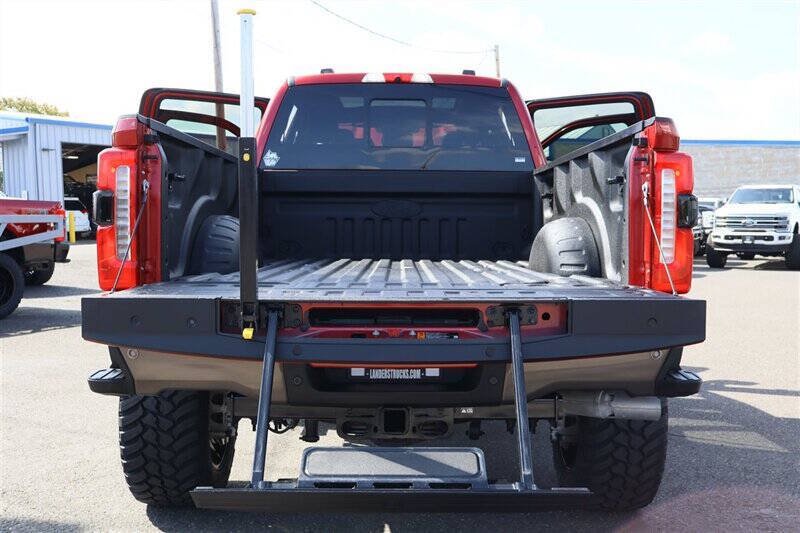 Used 2023 Ford F350 King Ranch w/ FX4 Off-Road Package AWD/4WD image 39