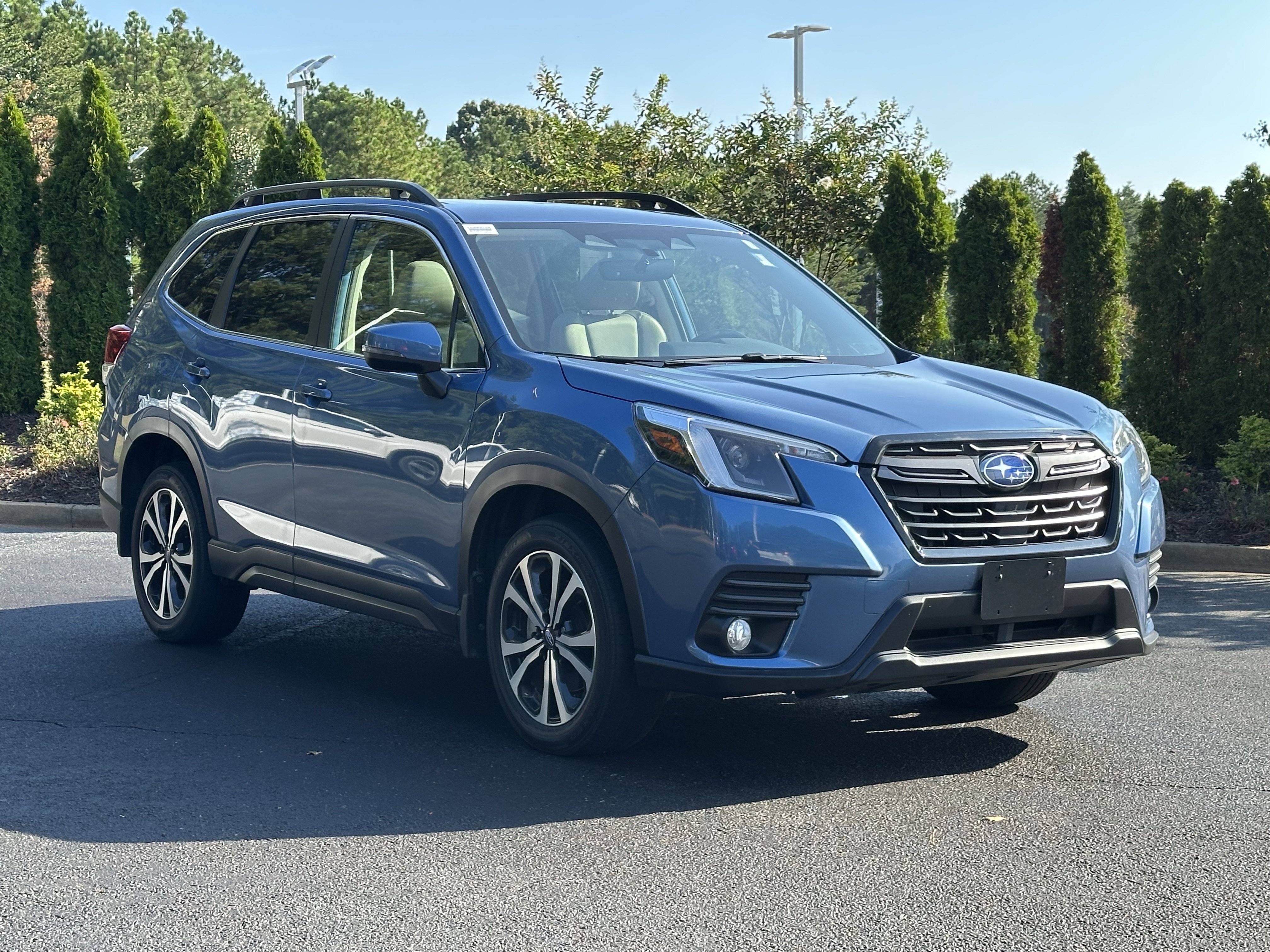 Used 2022 Subaru Forester Limited AWD/4WD image 2