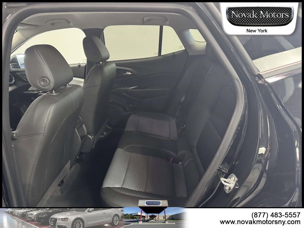 Used 2025 Chevrolet Trax LT w/ Driver Confidence Package FWD image 11