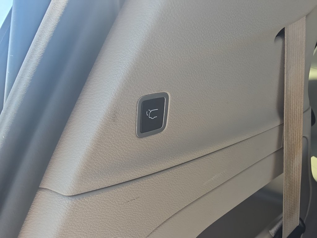 Used 2023 Chrysler Pacifica Touring-L FWD image 17