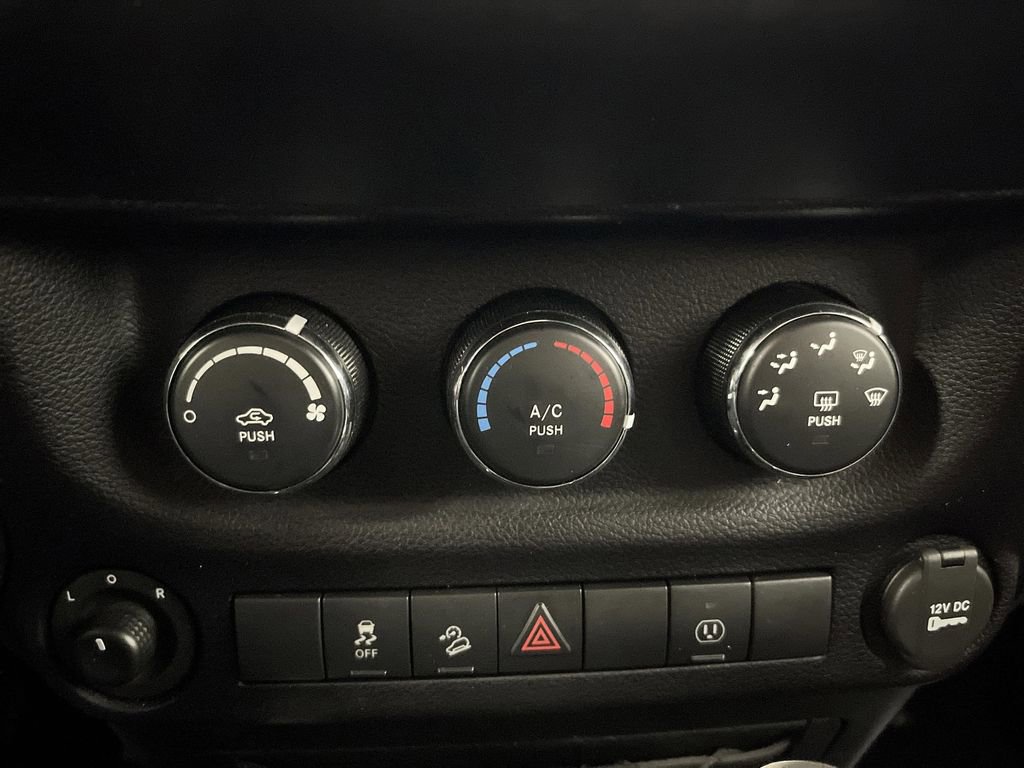 Used 2016 Jeep Wrangler Unlimited Rubicon image 16