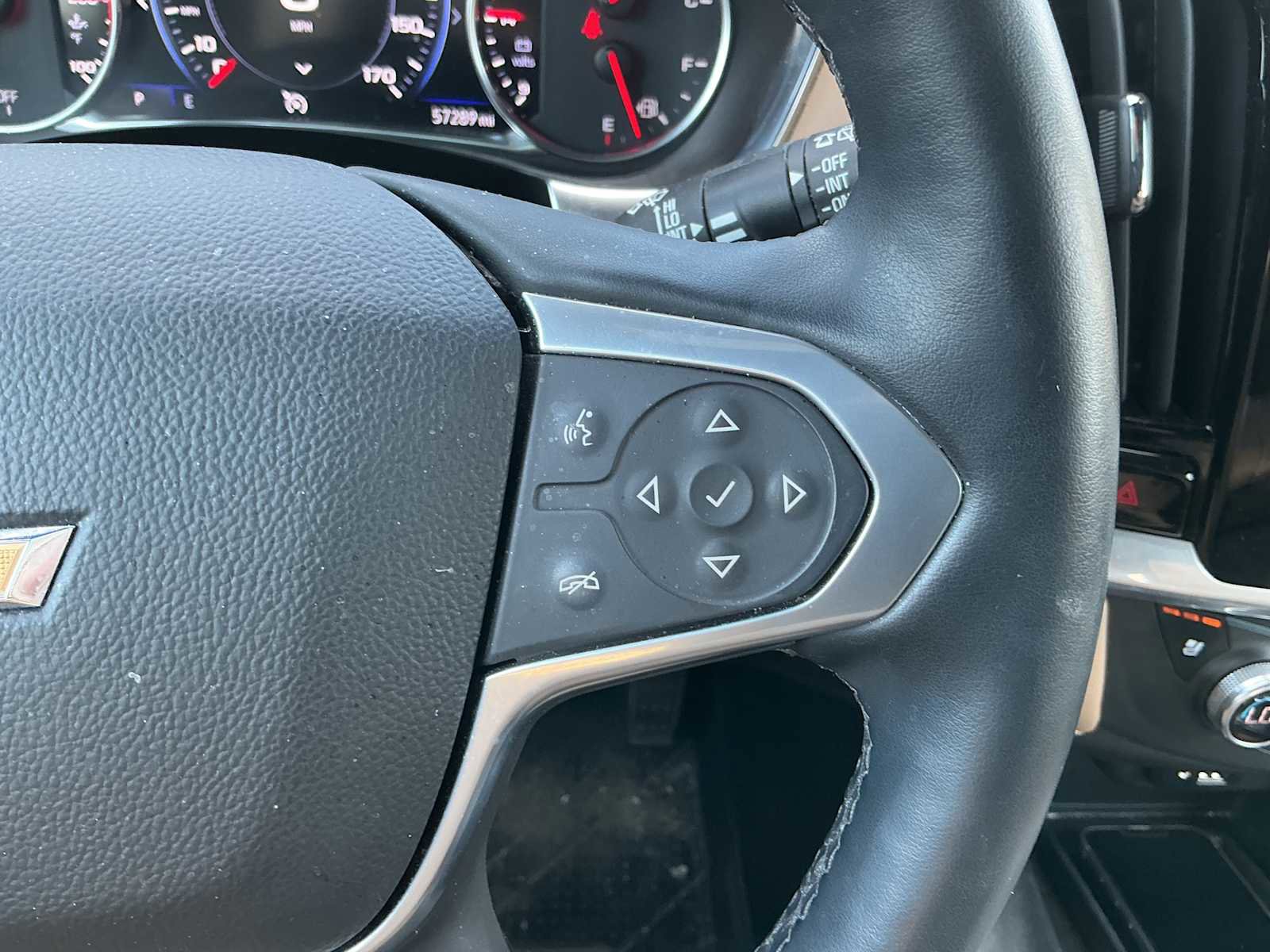 Used 2023 Chevrolet Traverse Premier FWD image 11