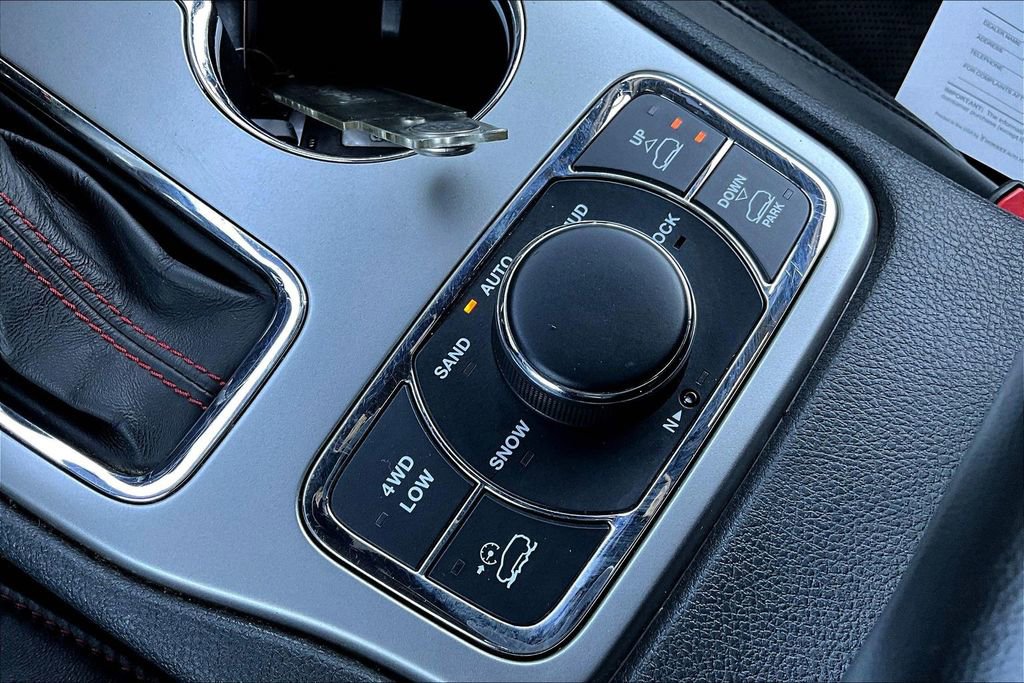 Used 2019 Jeep Grand Cherokee Trailhawk AWD/4WD image 16