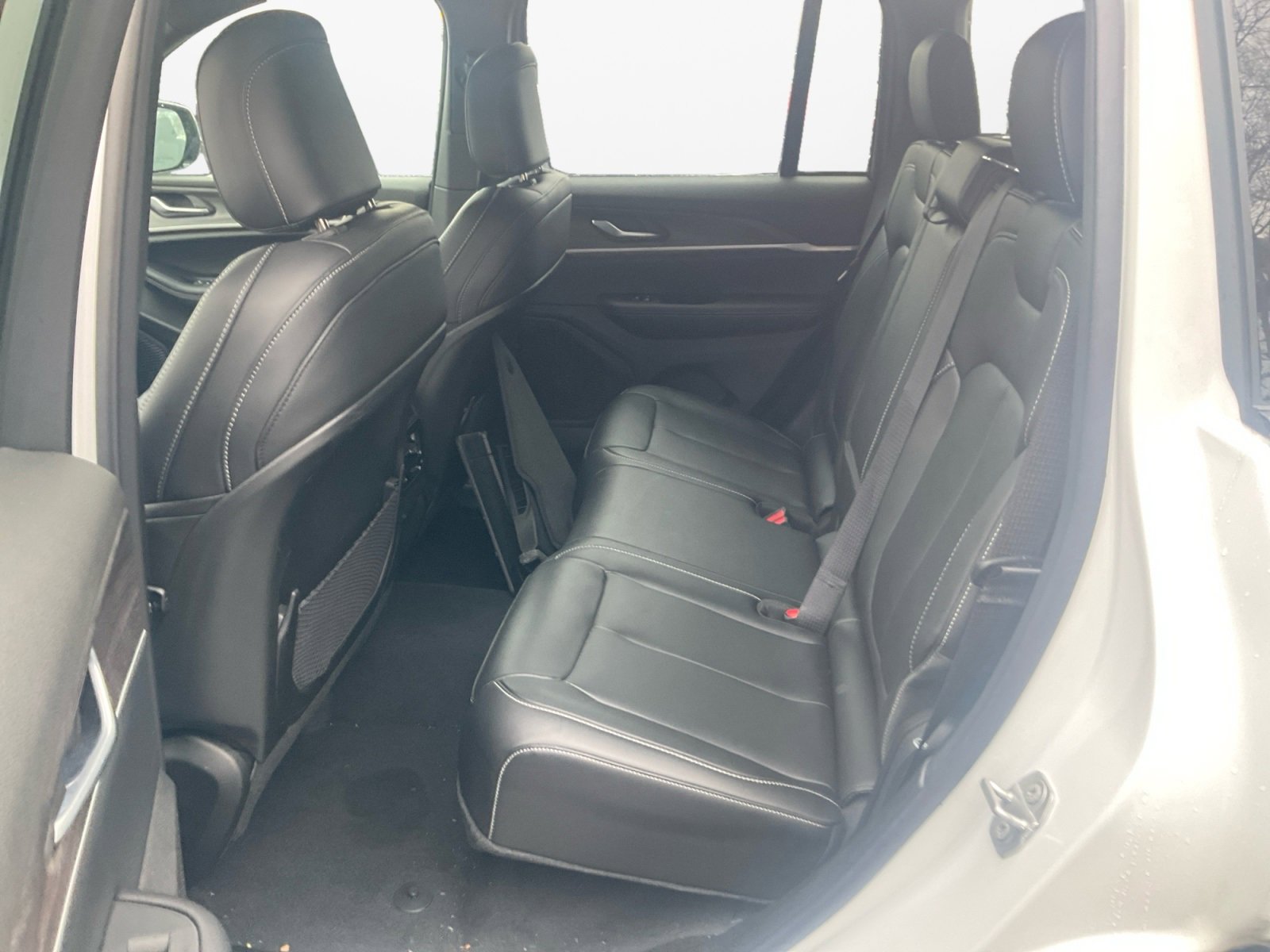 Used 2025 Jeep Grand Cherokee Limited image 13