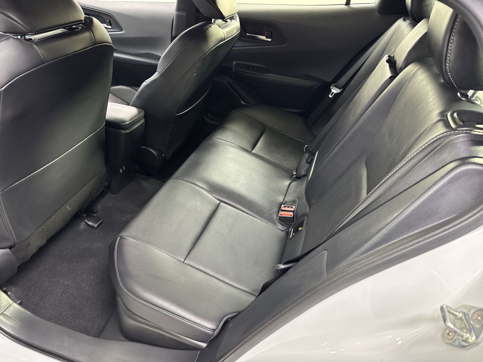Used 2024 Toyota Prius XLE AWD/4WD image 36