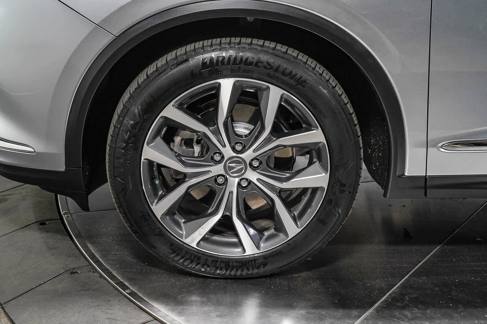 Used 2023 Acura MDX SH-AWD w/ Technology Package image 9