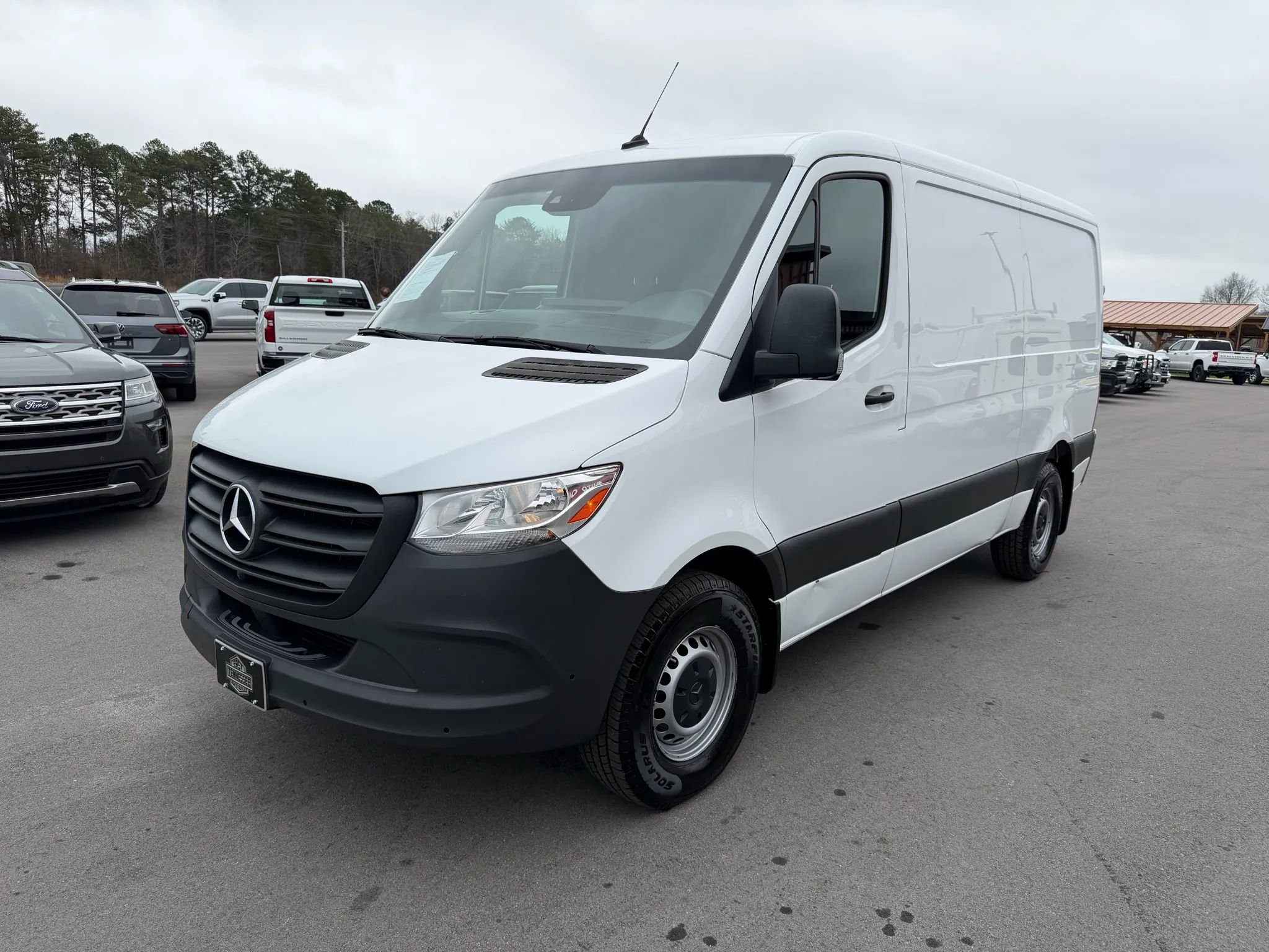Used 2022 Mercedes-Benz Sprinter 1500 image 2