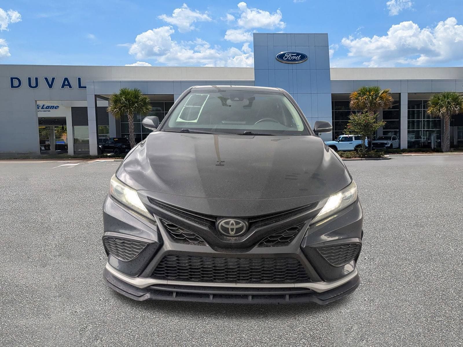 Used 2022 Toyota Camry XSE FWD image 9
