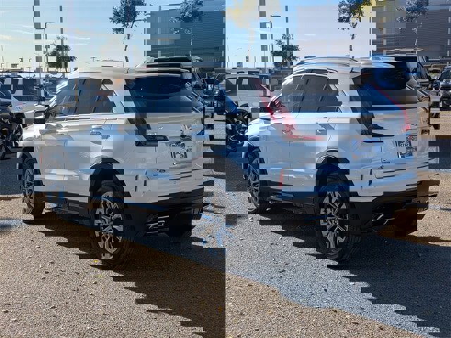 Used 2024 Cadillac XT4 Premium Luxury image 4