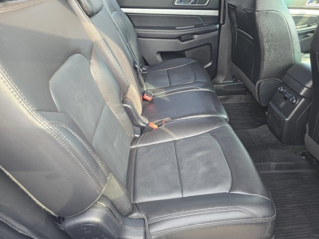 Used 2017 Ford Explorer XLT w/ Equipment Group 202A AWD/4WD image 19