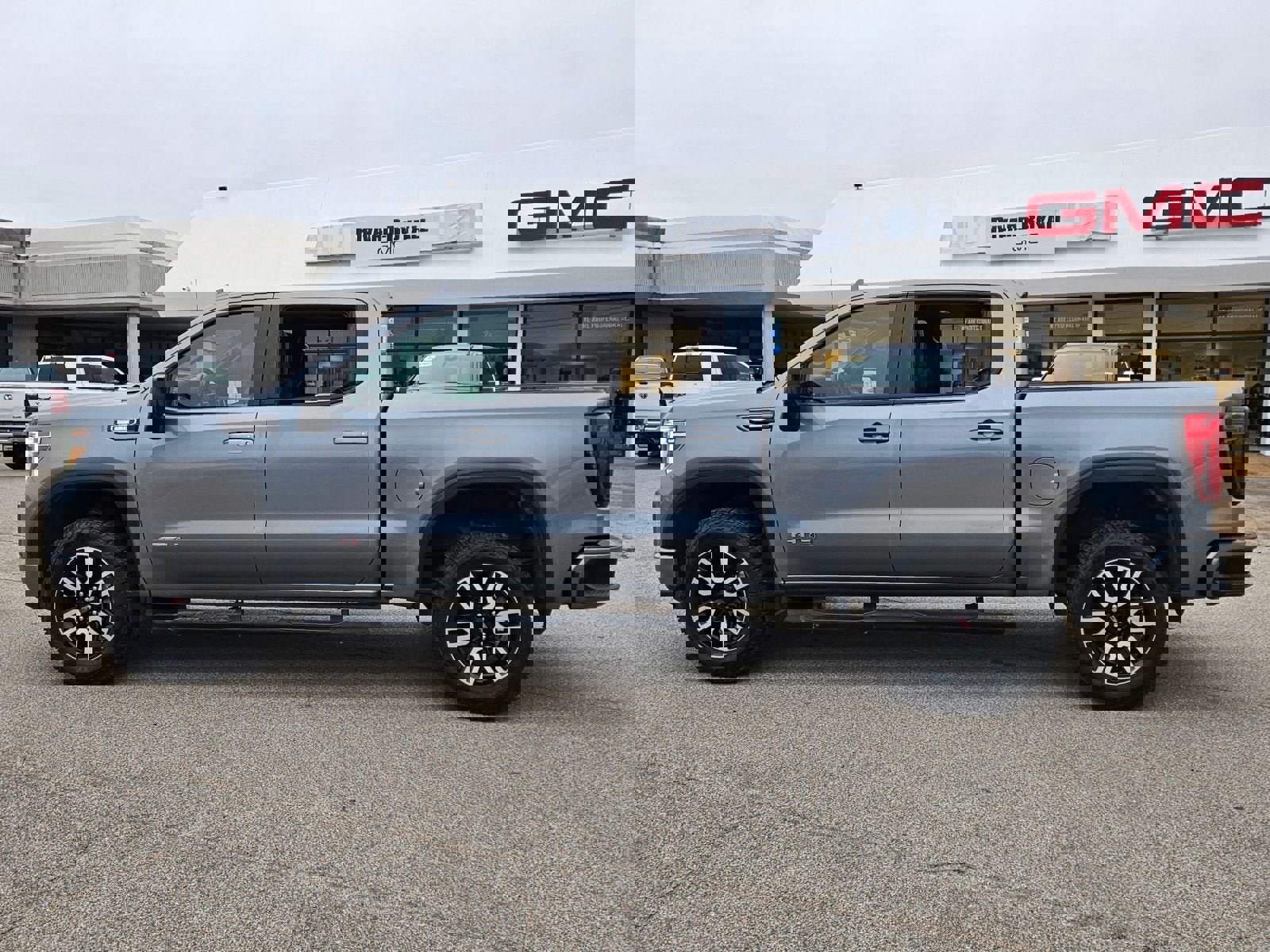 Used 2021 GMC Sierra 1500 AT4 w/ AT4 Premium Package image 2