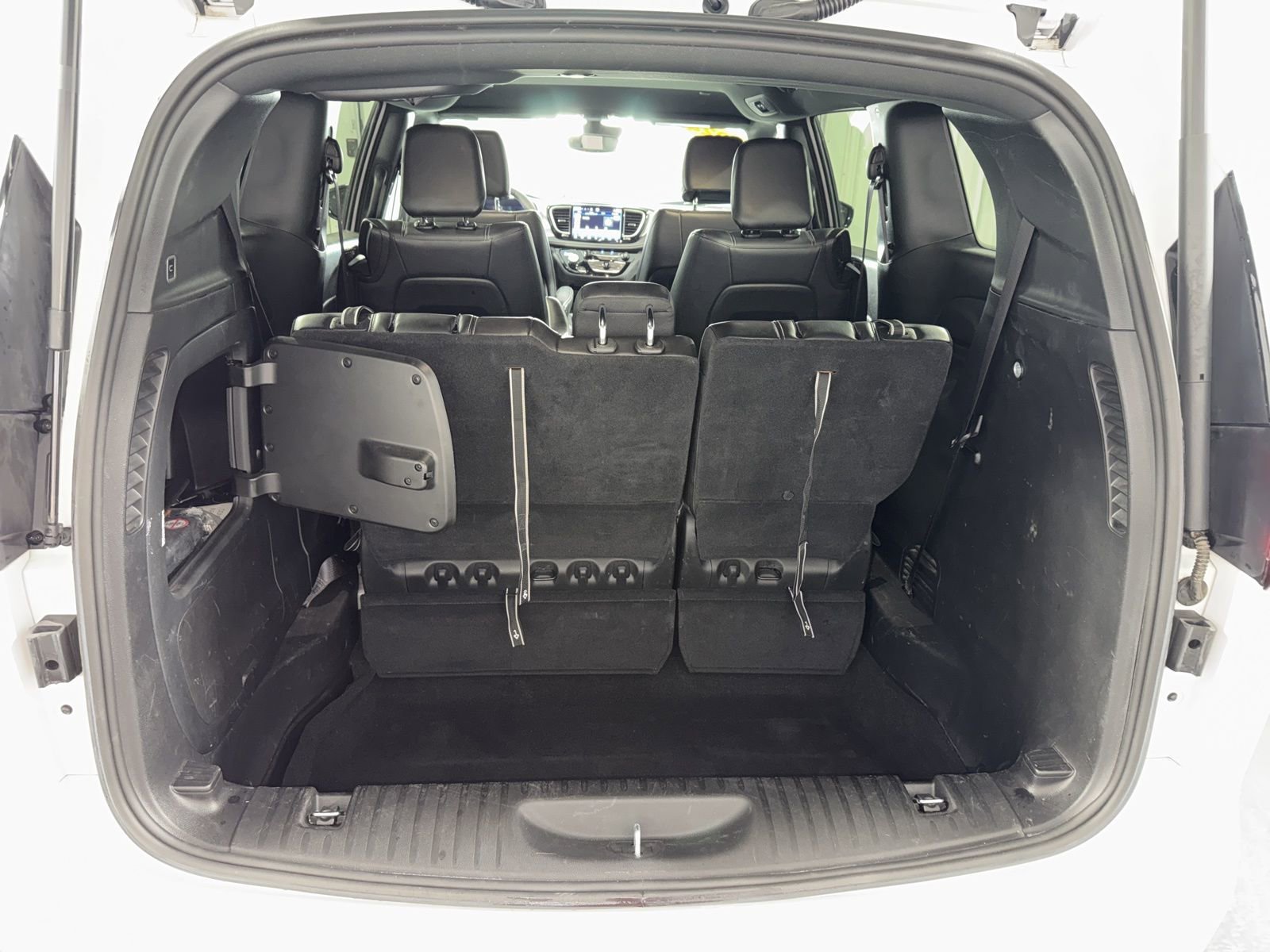 Used 2024 Chrysler Pacifica Select image 41