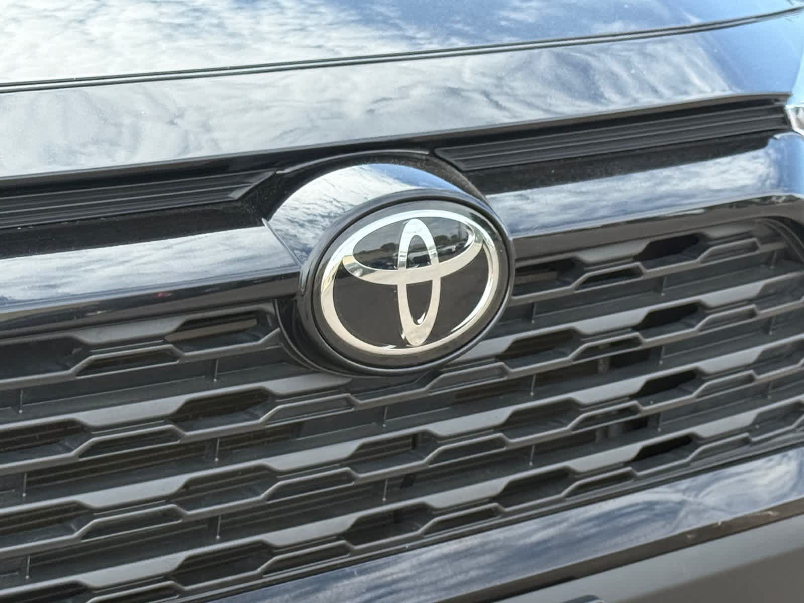 Used 2025 Toyota RAV4 XLE FWD image 34