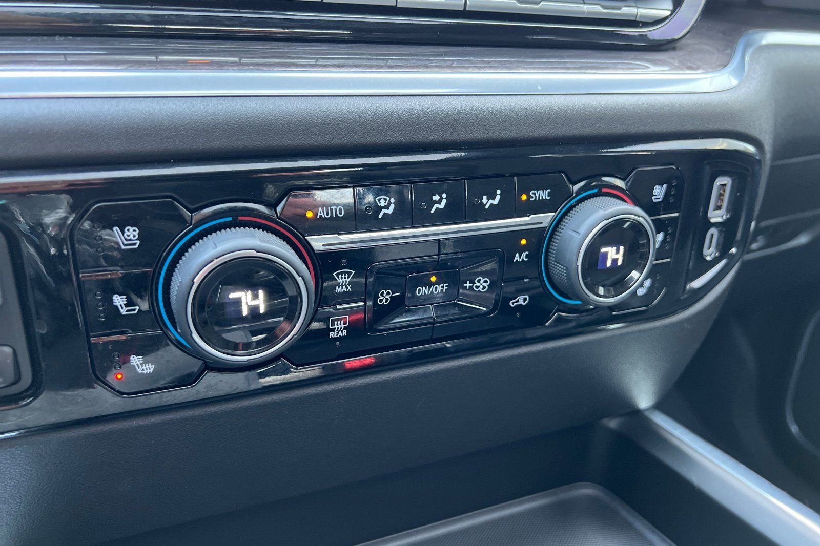 Used 2026 Chevrolet Silverado 3500 LTZ w/ LTZ Plus Package image 26