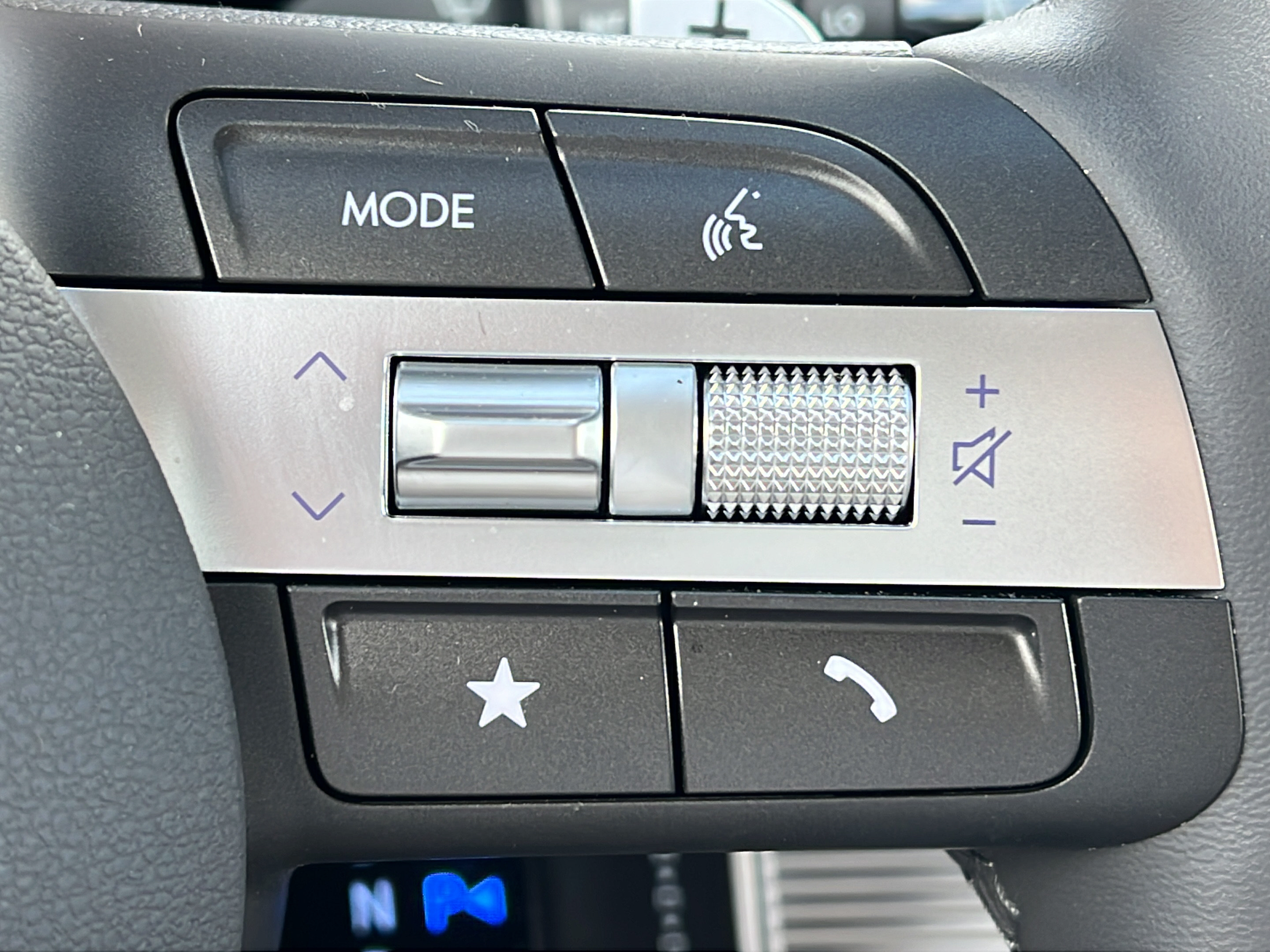 Certified 2025 Hyundai Kona Limited FWD image 23