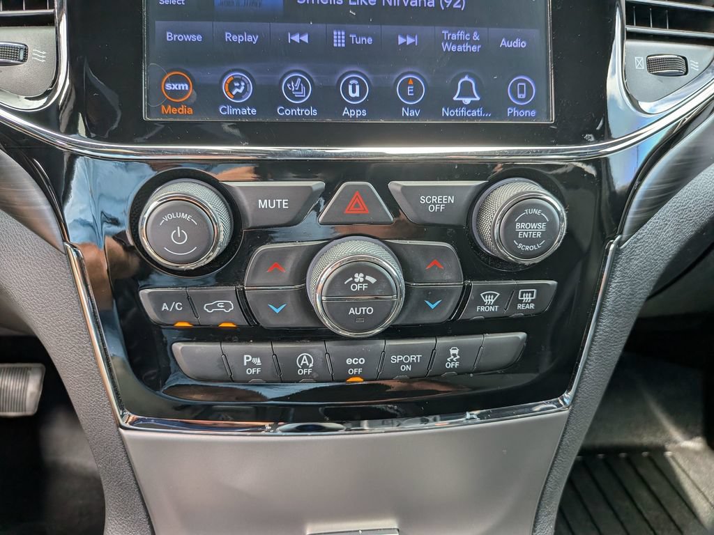 Used 2019 Jeep Grand Cherokee Altitude RWD image 18